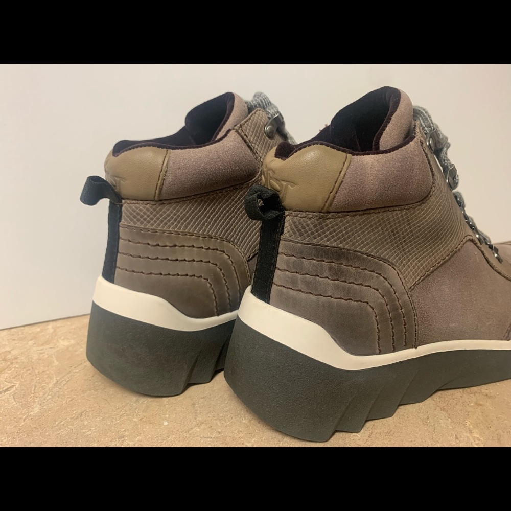 OTBT Hiking Style Shoes - Picture 2 of 7